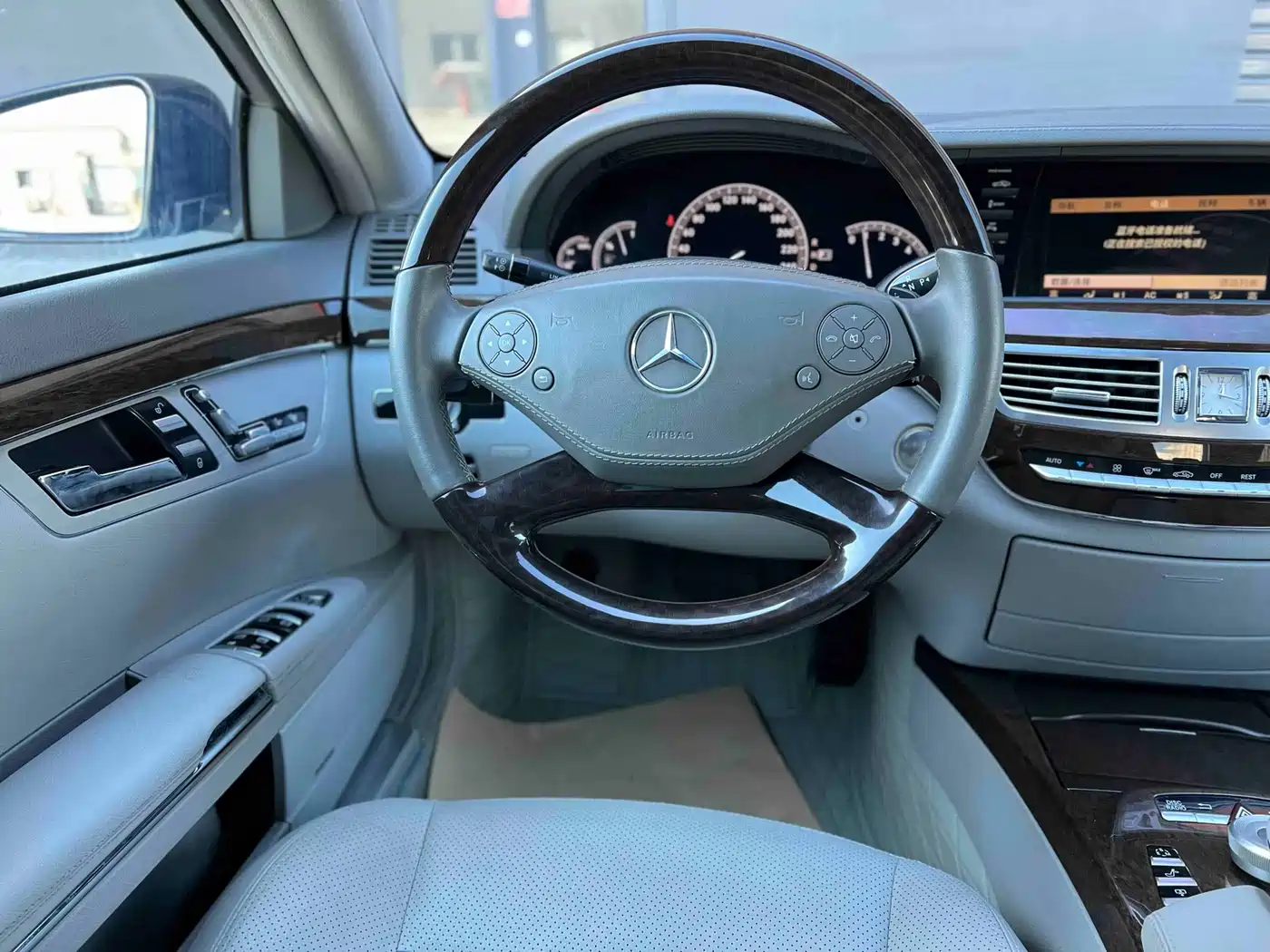 Mercedes-Benz S-Class 2012 S 300 L Luxury Grand Edition фото 12