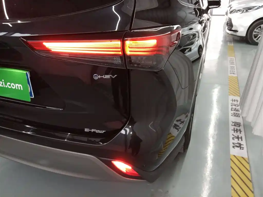 Toyota Highlander 2024 2.5L Smart Hybrid 4WD Premium 7-seater фото 24