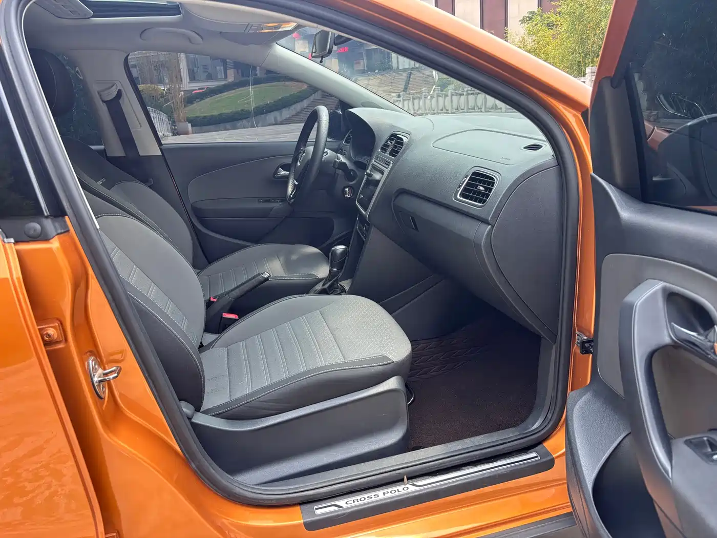 Volkswagen Polo 2018 1.5L Cross Polo Auto фото 12