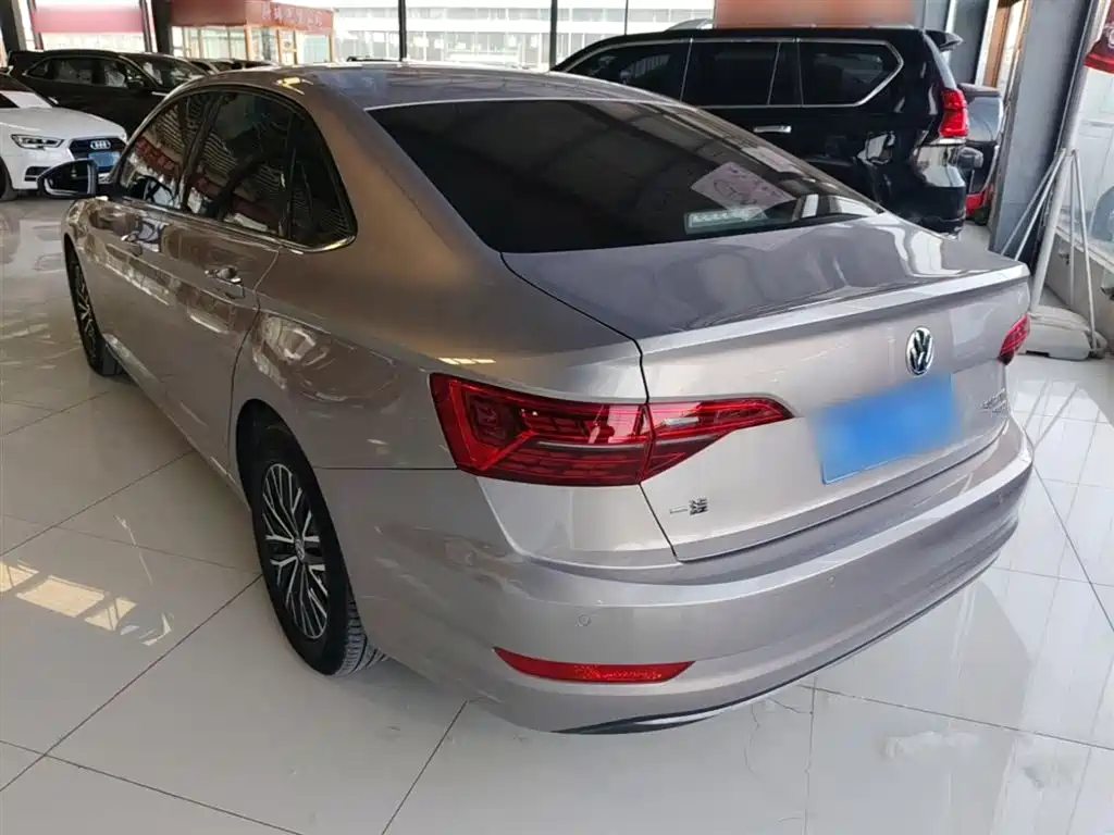 VOLKSWAGEN SAGITAR