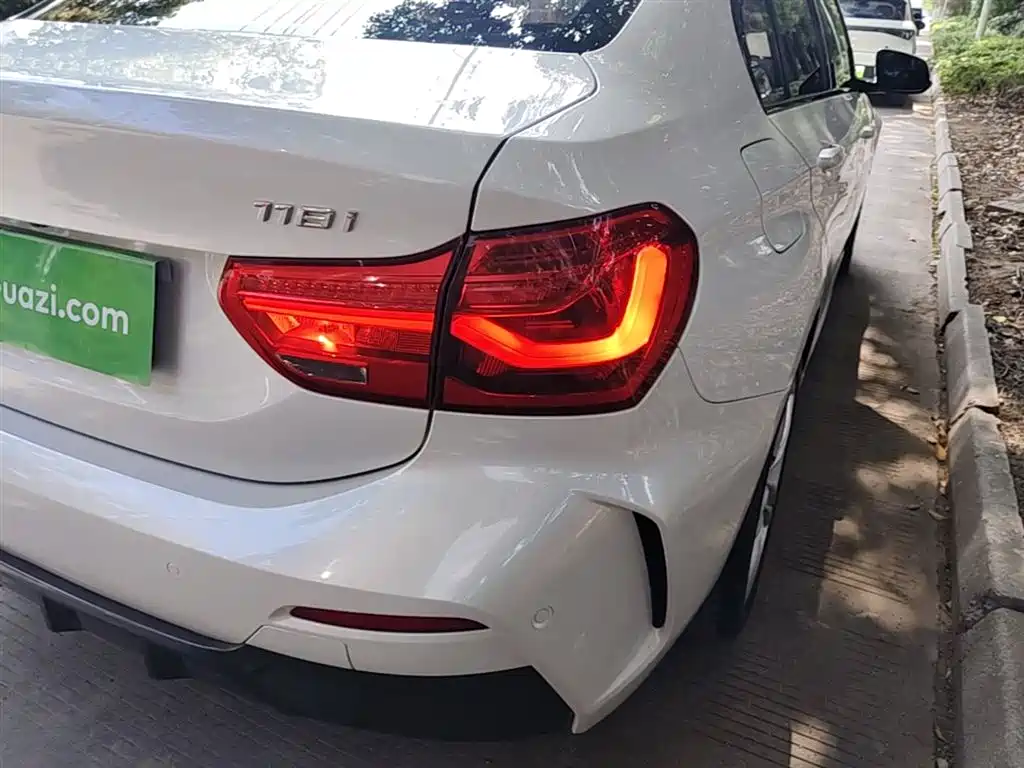 BMW 1 Series 2019 118i M Sport Package фото 8