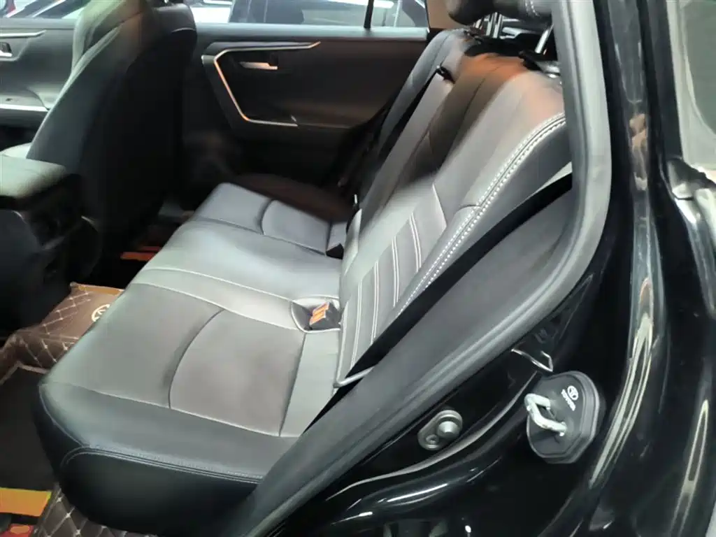 Toyota Wildlander 2022 2.0L CVT FWD Luxury PLUS Edition фото 17