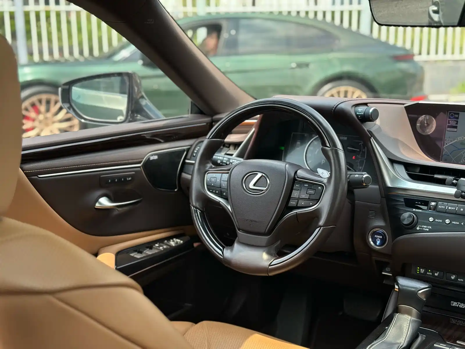 Фото 21 - Lexus ES
