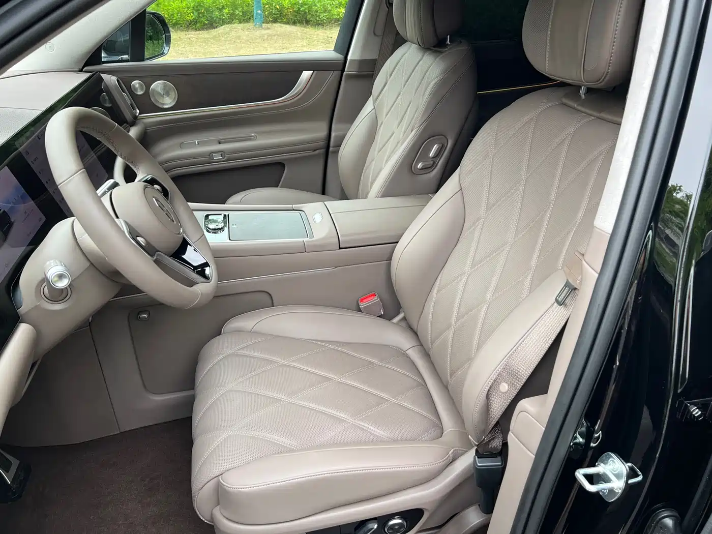 AITO Wenjie AITO M9 2025 Extended Range Ultra 52kWh 6-Seater фото 5