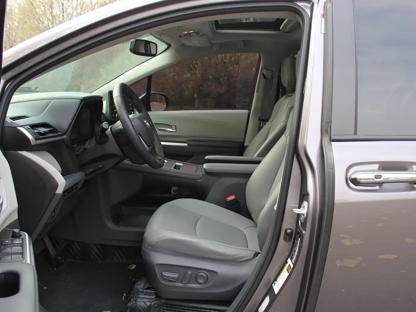 Toyota Sienna 2021 2.5L Hybrid Platinum Edition фото 11