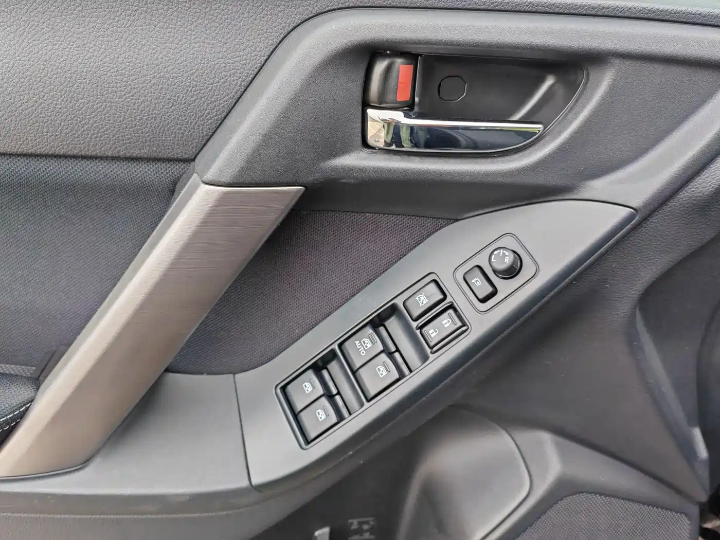 Subaru Forester 2014 2.0i Automatic Comfort Edition фото 20