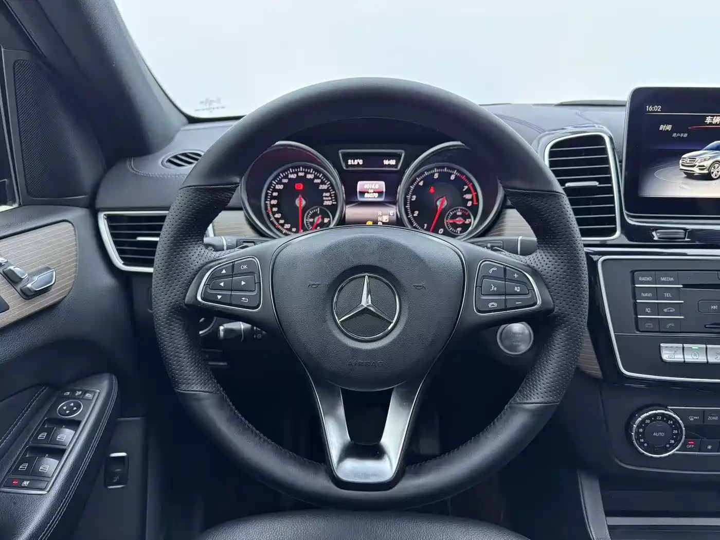 Mercedes-Benz GLE 2017 GLE 320 4MATIC Dynamic фото 16