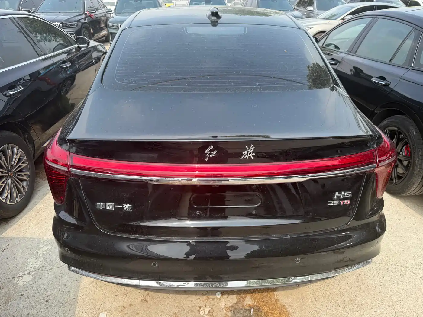 Hongqi H5 2025 1.5T DCT Flag Rhythm 500,000 Units Memorial Edition фото 16