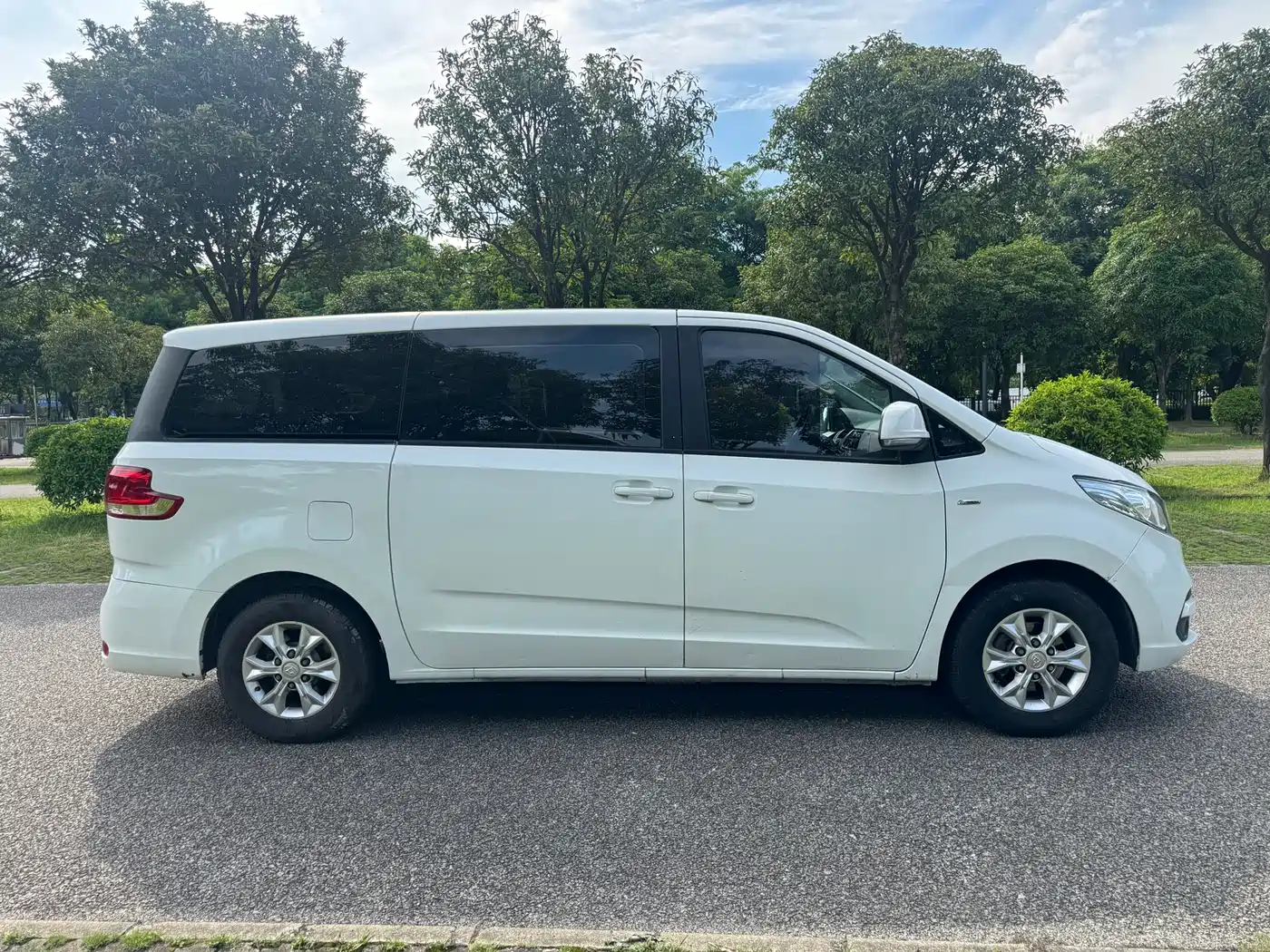 SAIC Maxus Maxus G10 2015 2014 Model Year 2.0T Manual Elite