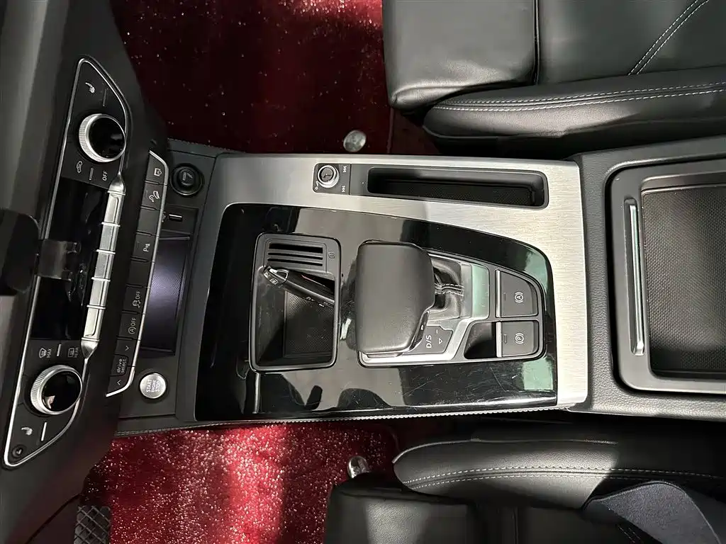 Audi Q5L 2022 40T Luxury Dynamic фото 10