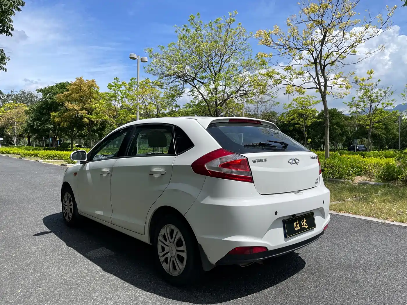 Chery Fengyun 2 2015 2013 Hatchback 1.5L AMT Sharp Edition