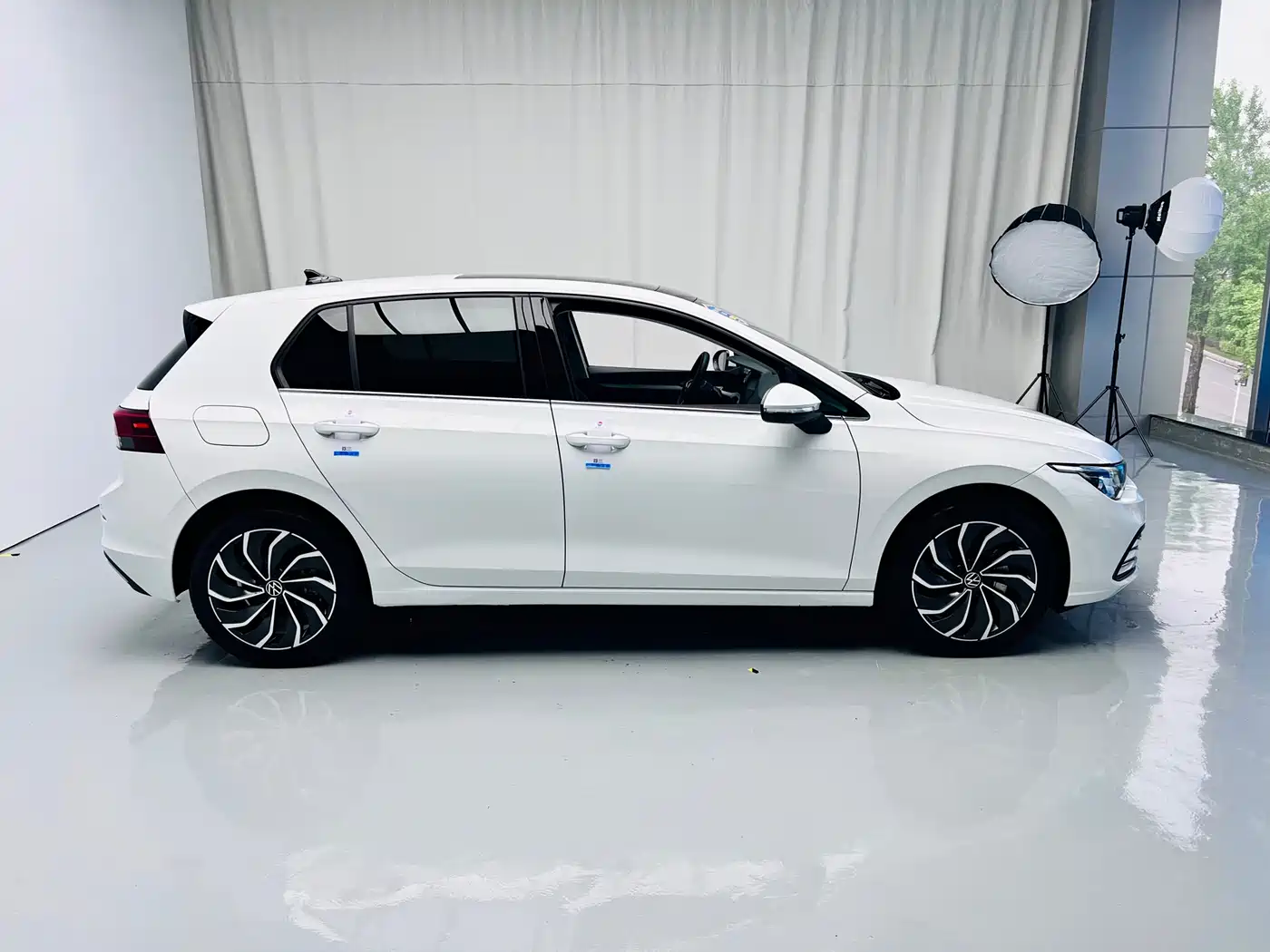 Volkswagen Golf 2024 280TSI DSG Pro 50th Anniversary Edition фото 5