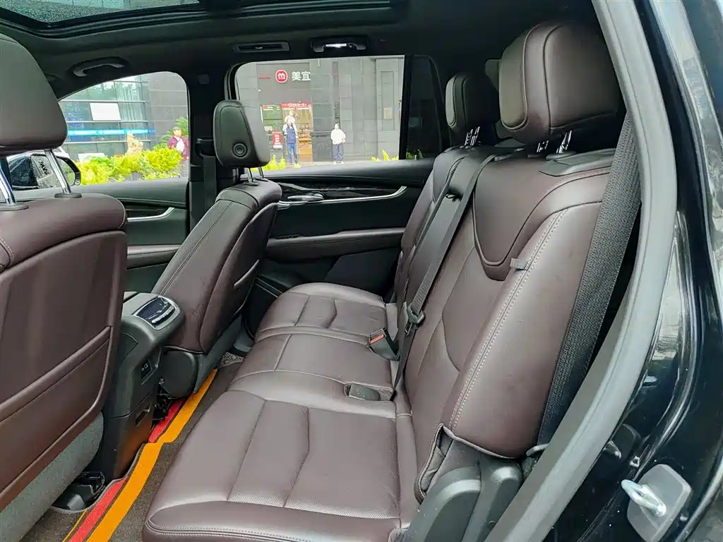 CADILLAC XT6