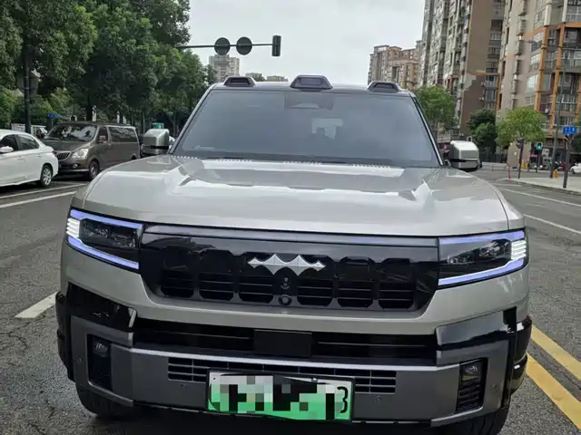 Fang Cheng Bao Leopard 8 2025