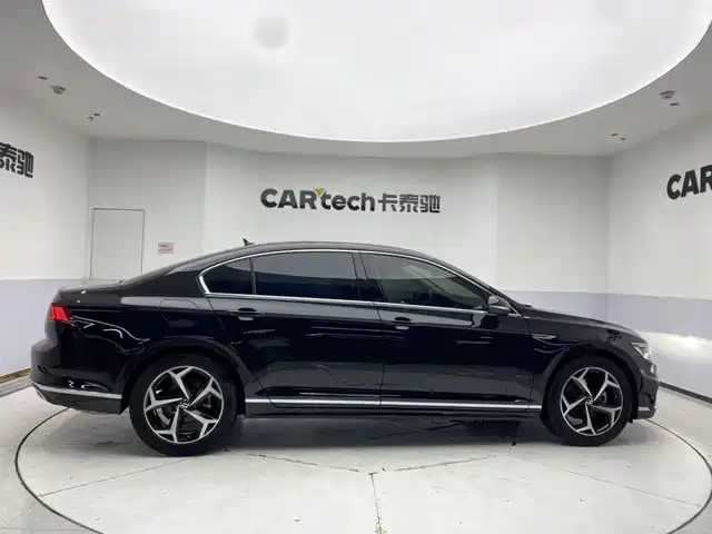 Volkswagen Magotan 2023 Model 2 Million Commemorative Edition 330TSI DSG Luxury — фото 4
