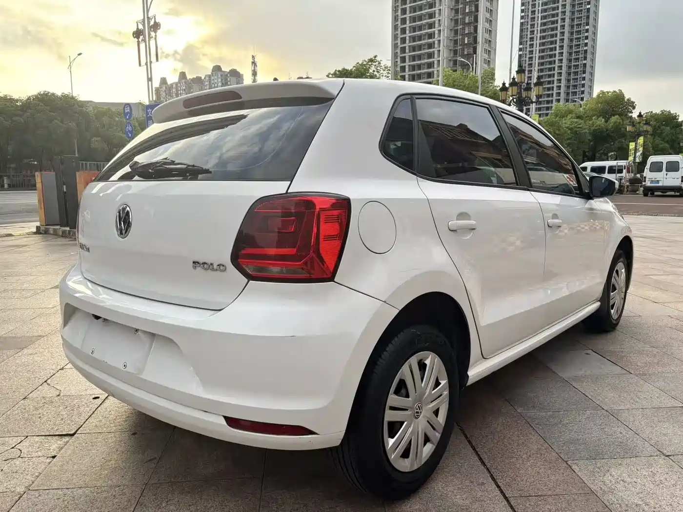 Volkswagen Polo 2016 1.4L Automatic Trend фото 7