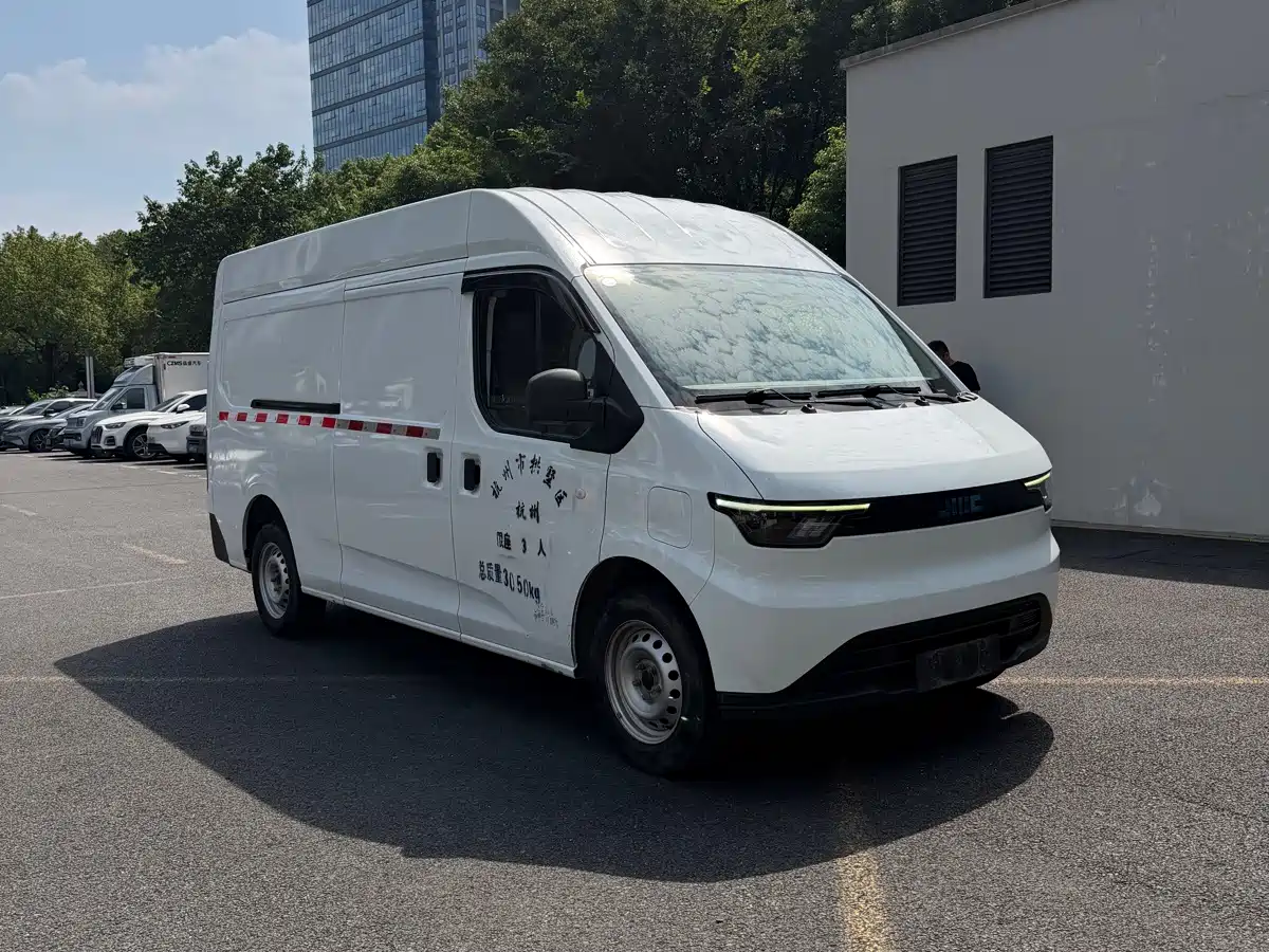 Jiangling E-Fushun 2025 2025 Model Blind Window Version 53.58kWh Medium Wheelbase Medium Roof 3.5-ton