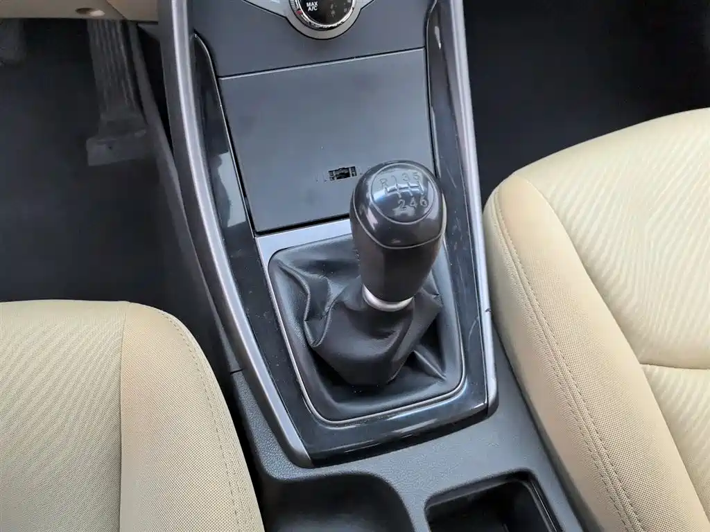 Hyundai Langdong 2012 1.6L Manual Leading фото 13
