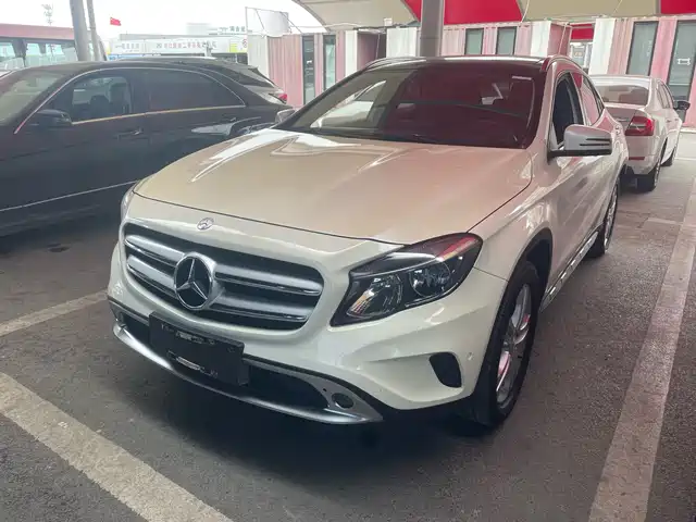 MERCEDES-BENZ GLA