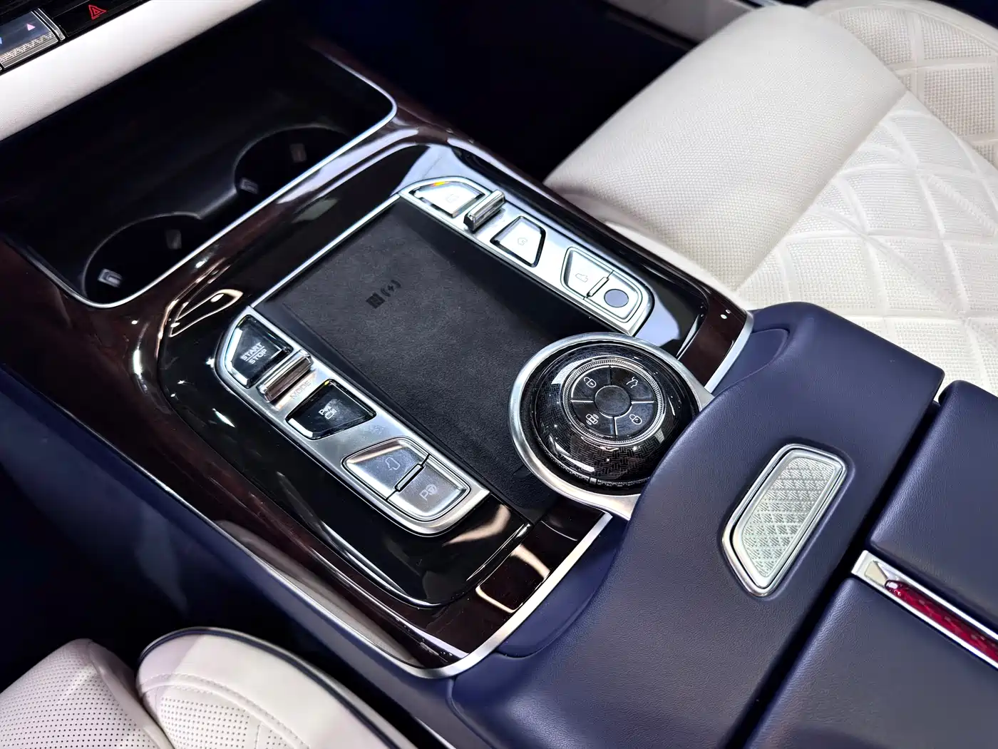 Hongqi Guoya 2024 4.0T V8 Version фото 18