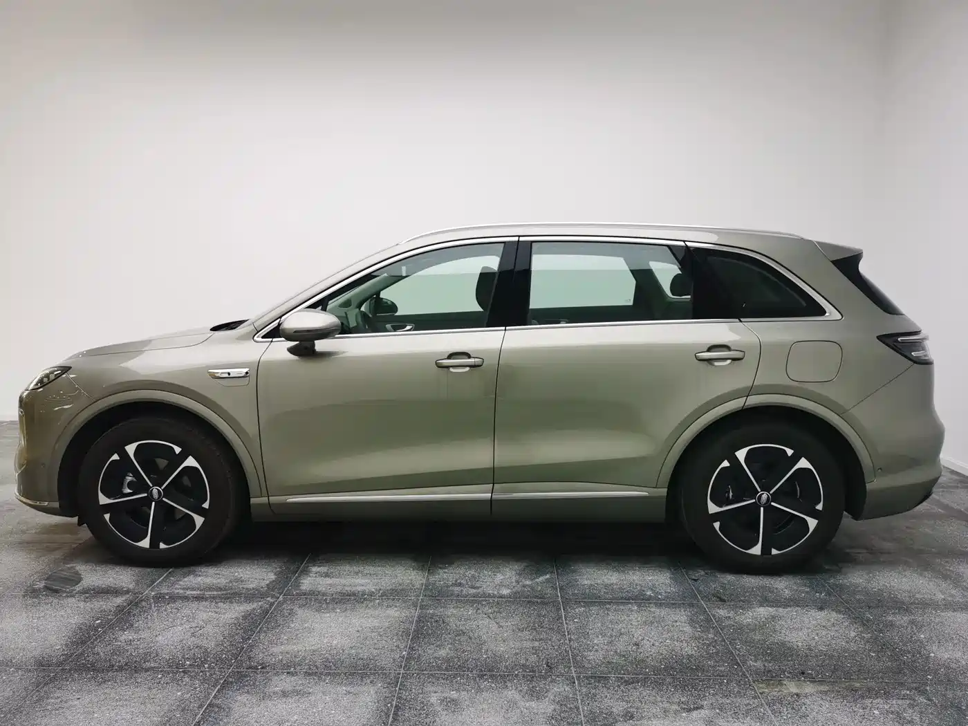 Фото 11 - Shangjie SUV