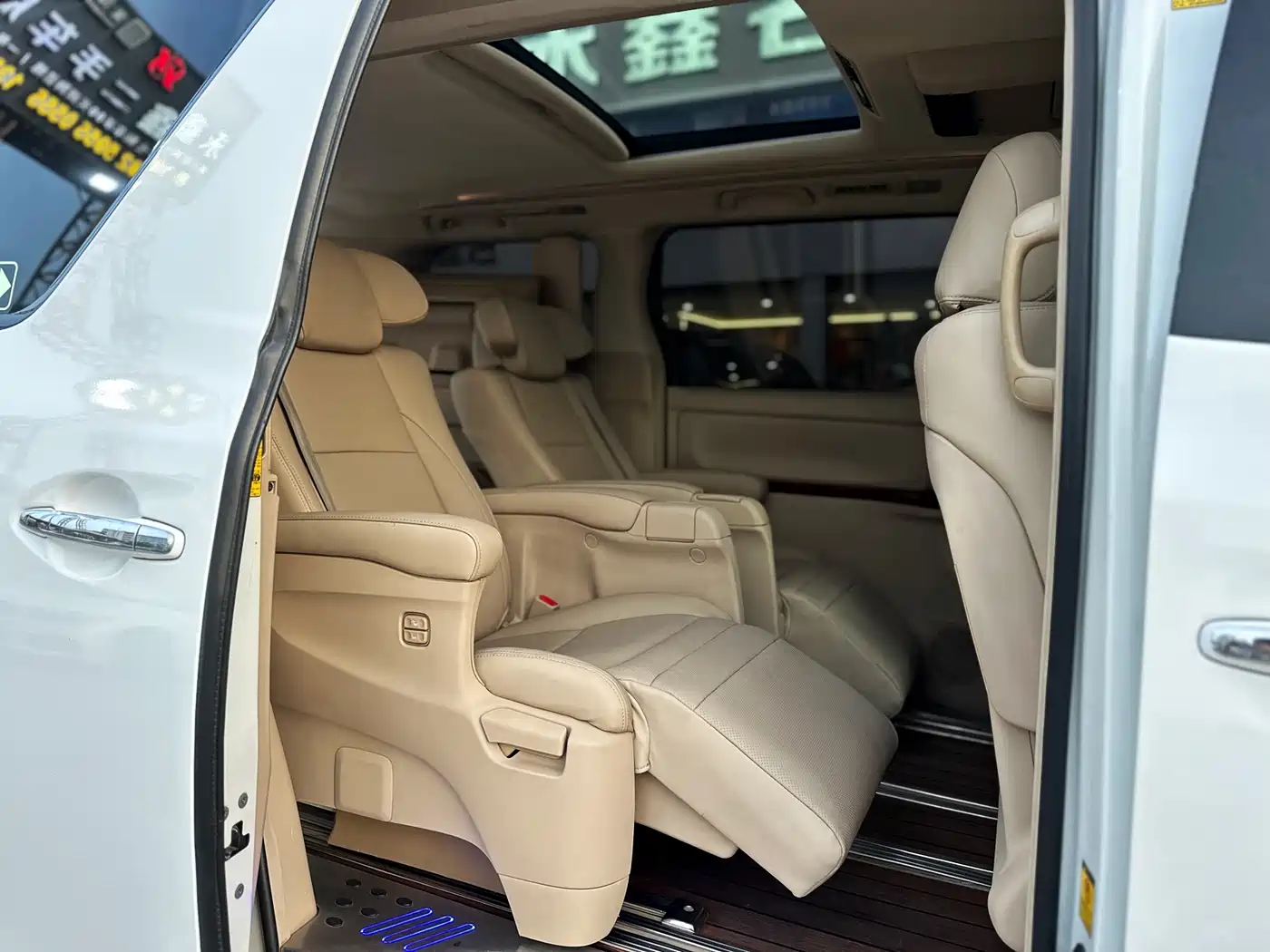 Toyota Alphard 2011 3.5L Luxury Edition фото 13