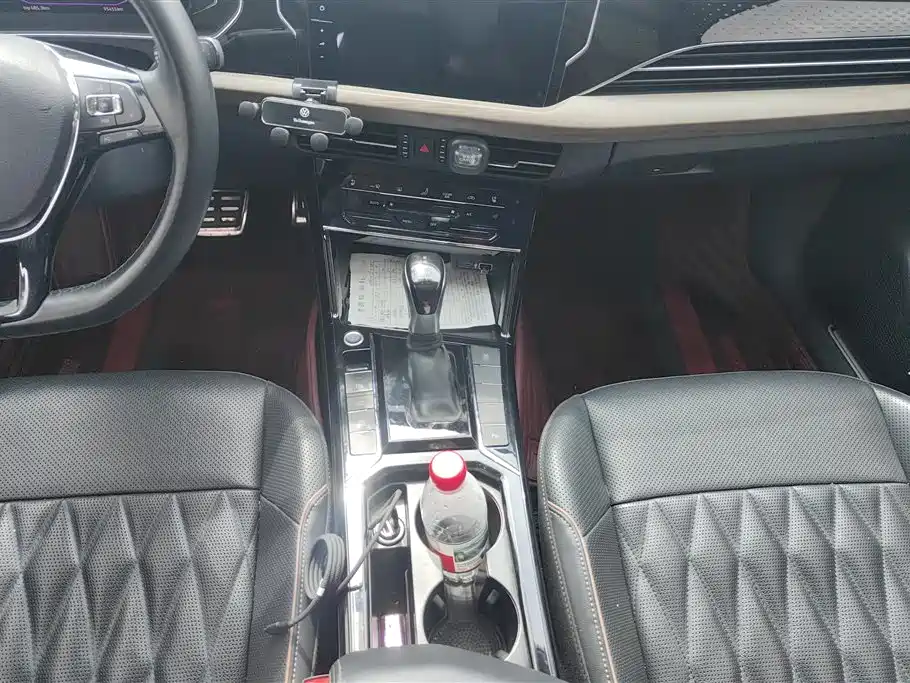 Volkswagen Passat 2020 330TSI Luxury Edition China VI фото 16
