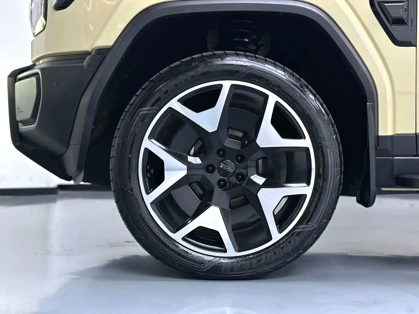 iCAR V27 2026 2026 200KM AWD Falcon 500