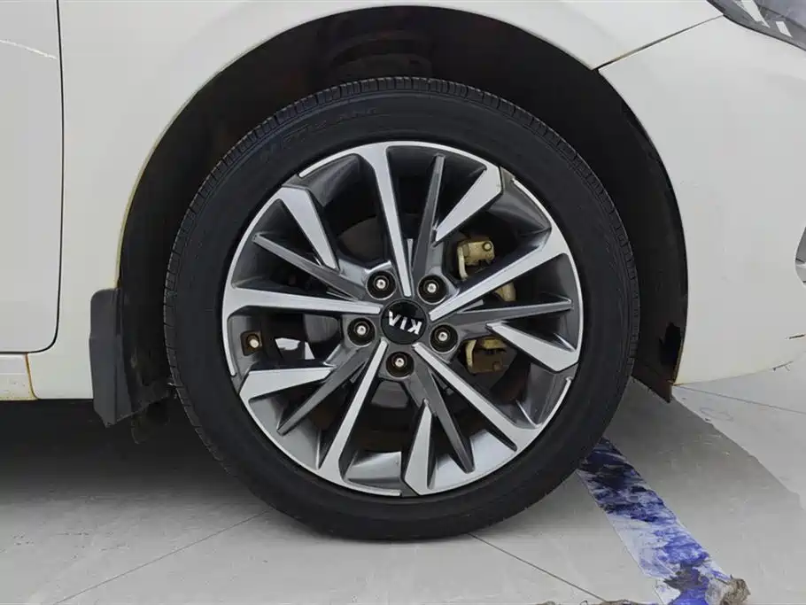 Kia K3 2021 1.5L CVT Fashion Edition фото 6