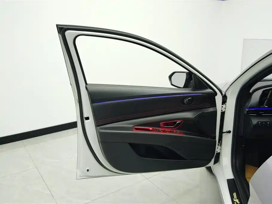 Hyundai Elantra 2022 240TGDi DCT LUX Premium Edition фото 7