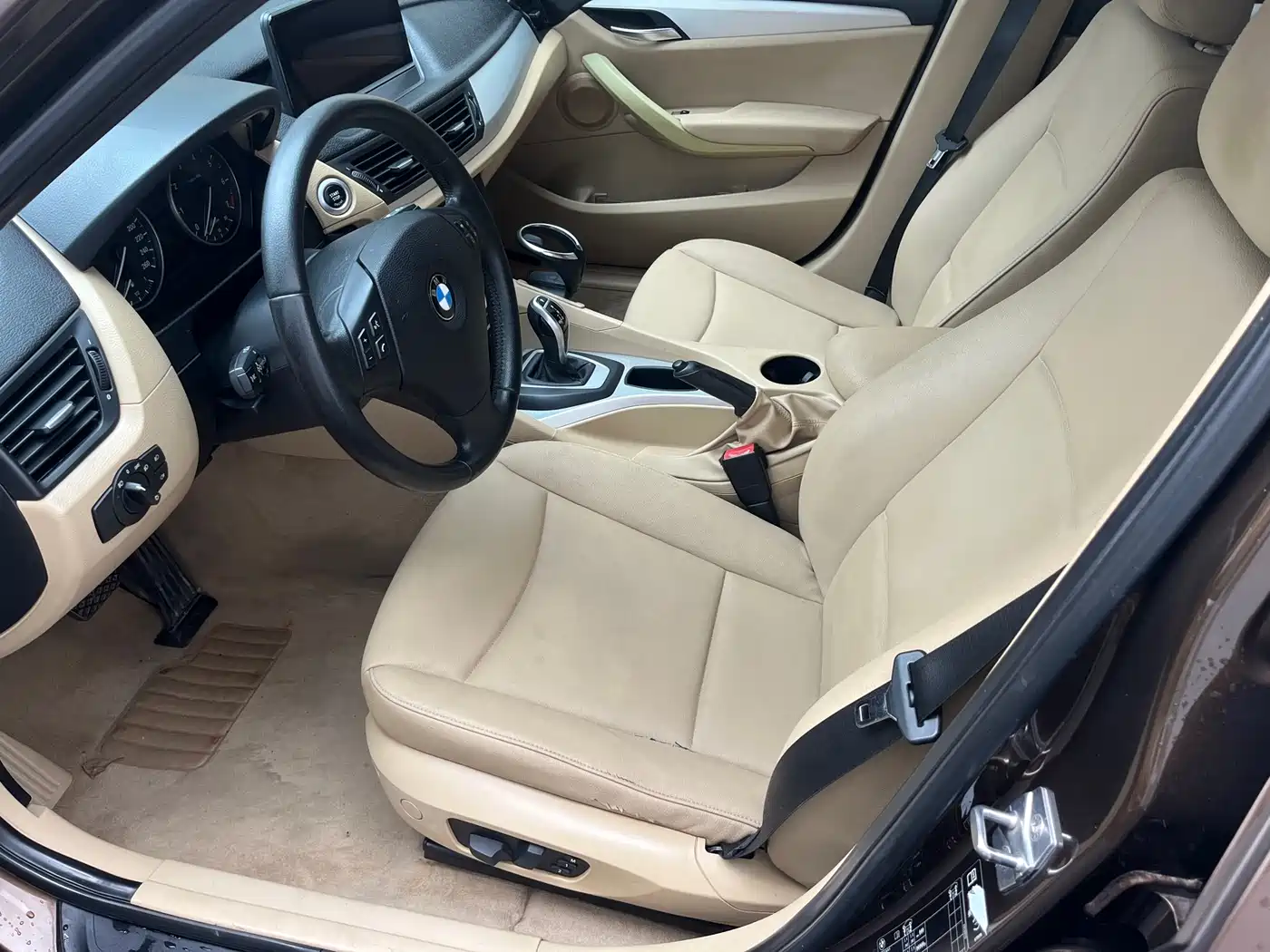 BMW X1 2012 sDrive20i Leading Model фото 4