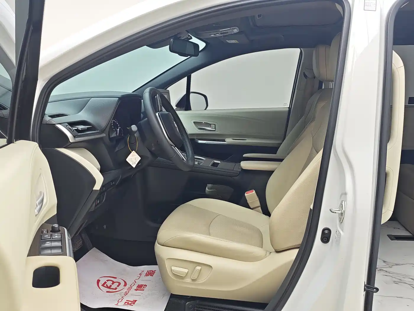 Toyota Sienna 2021 2.5L Hybrid Luxury Edition фото 4
