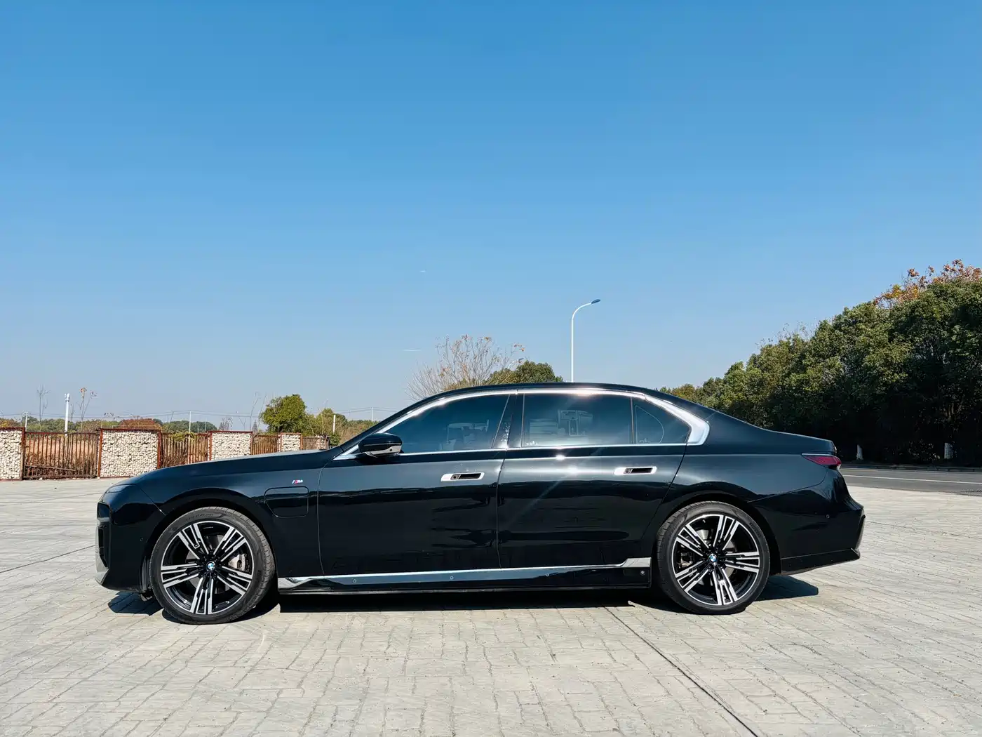 BMW I7