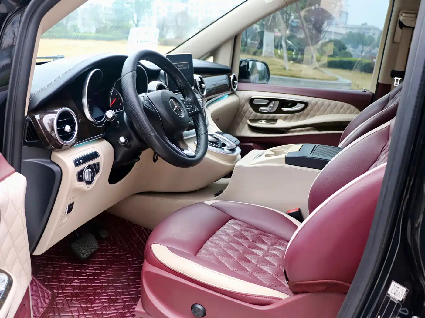 Mercedes-Benz V-Class 2018 V 260 L Premium Long Wheelbase Edition China VI фото 7