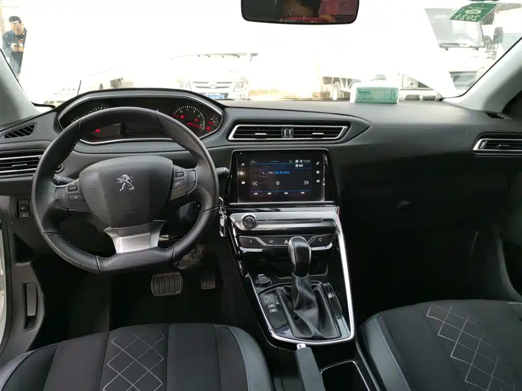 Peugeot 308 2016 1.6L Automatic Luxury фото 6