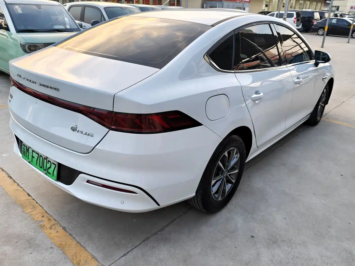 BYD Qin PLUS 2024 Glory Edition DM-i 55KM Leading фото 6