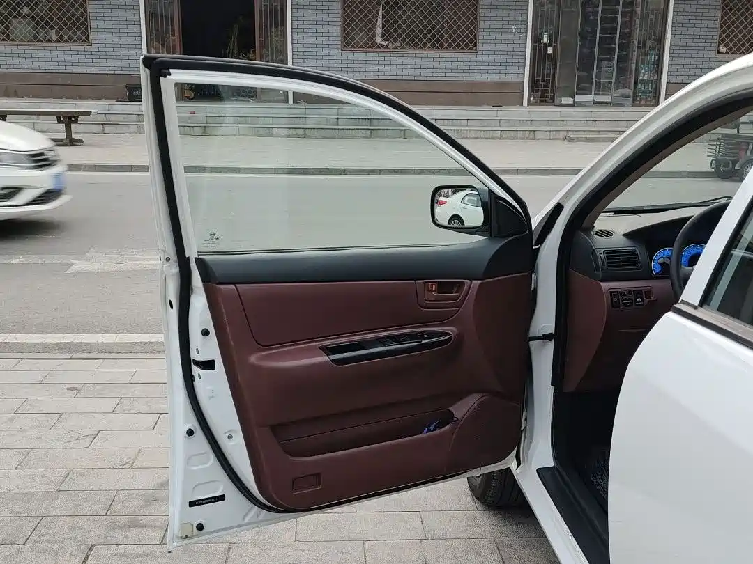 BYD F3 2012 Energy-saving Edition 1.5L Manual Comfort фото 8