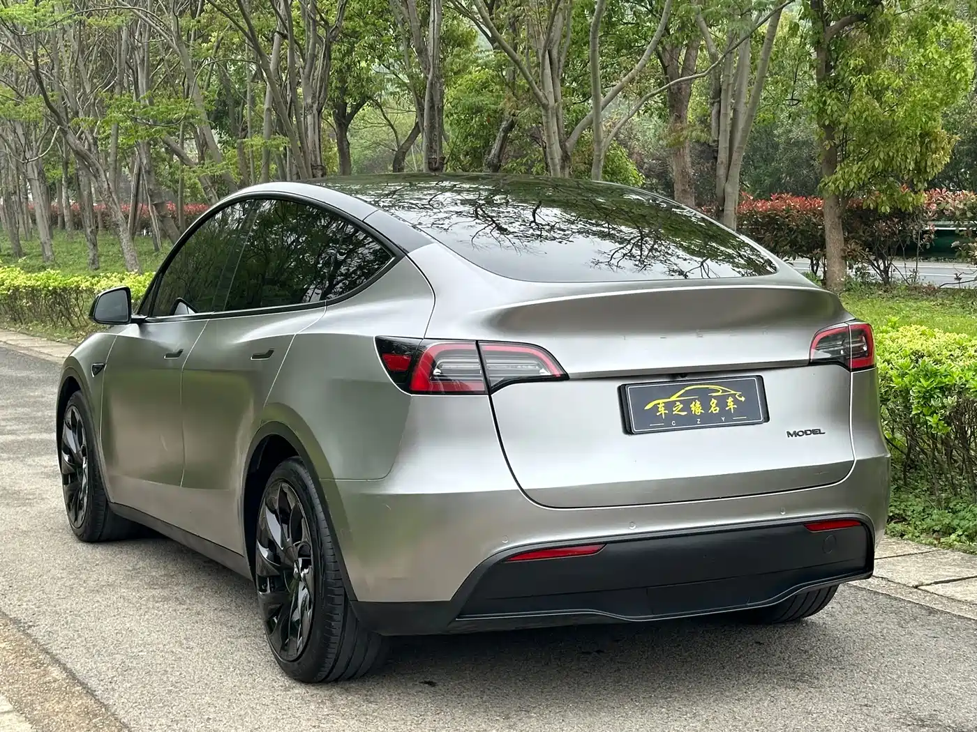 TESLA MODEL Y