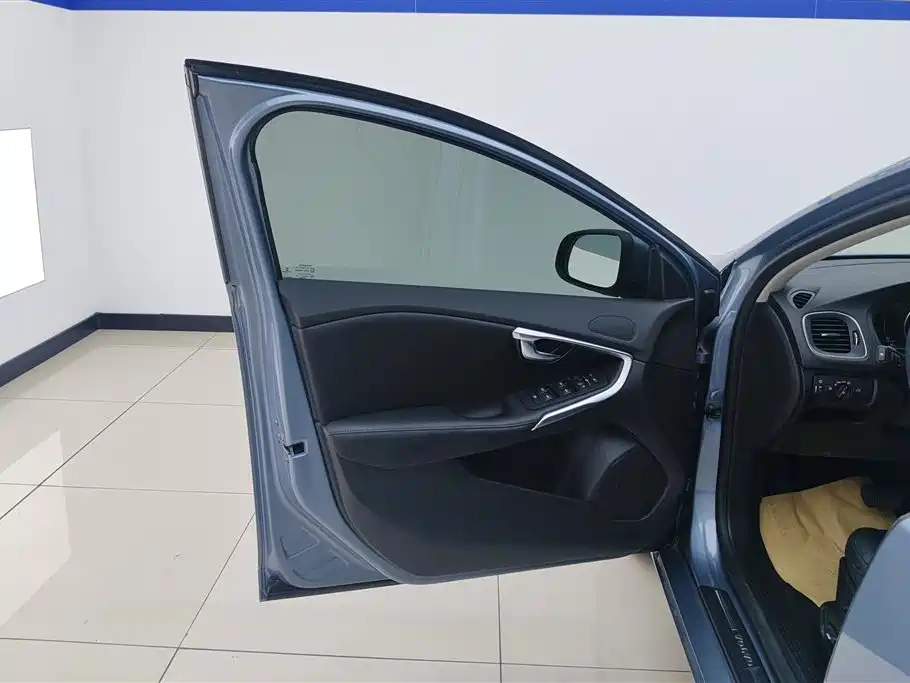 Volvo V40 2019 T3 Momentum фото 7