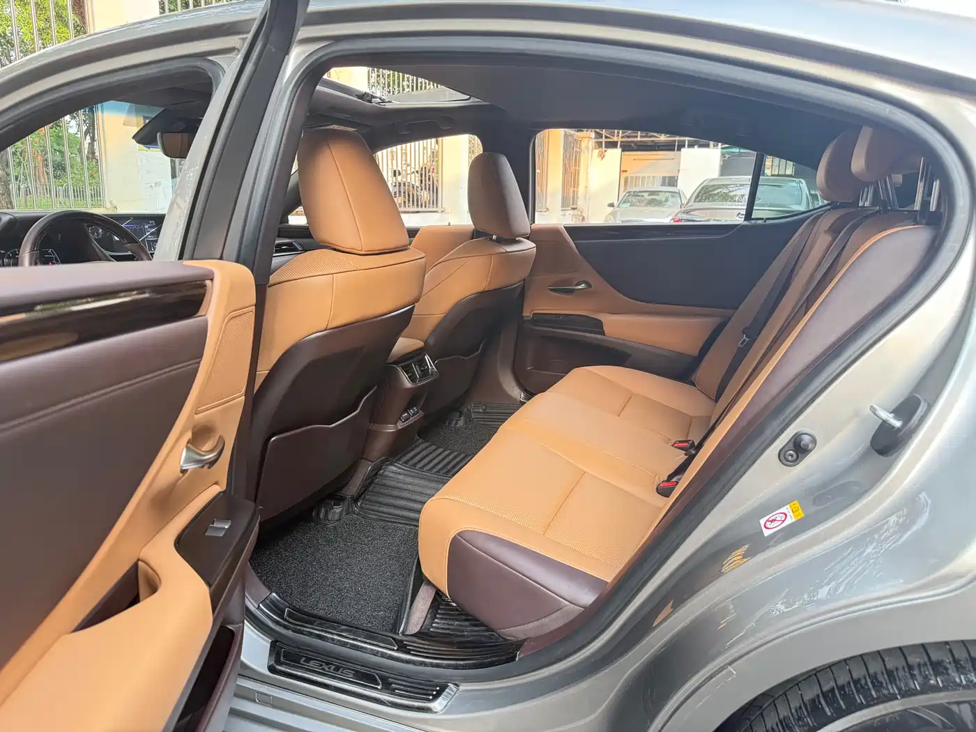 Lexus ES 2018 200 Luxury Edition China V фото 8