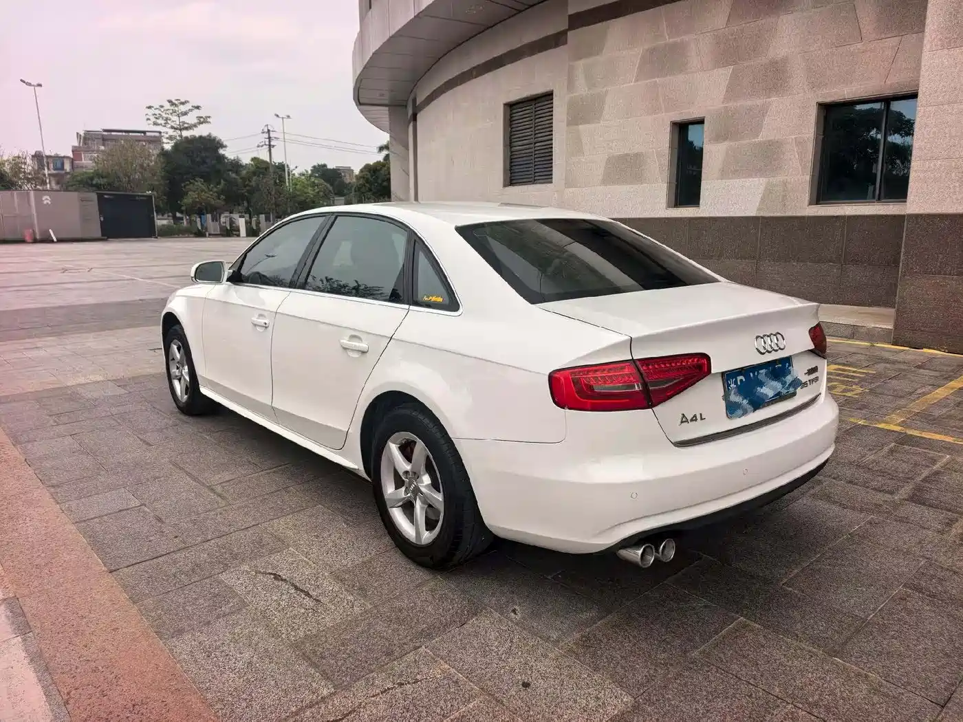 Audi A4L 2013 35 TFSI Automatic Standard фото 4