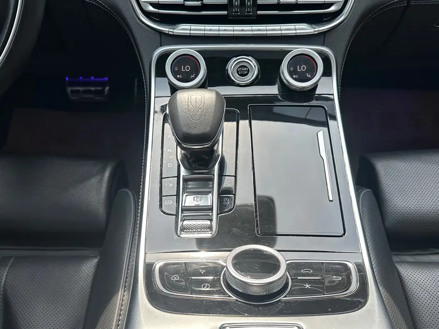 Hongqi H9 2022 2.0T Smart Connect Flag Smooth Edition фото 15