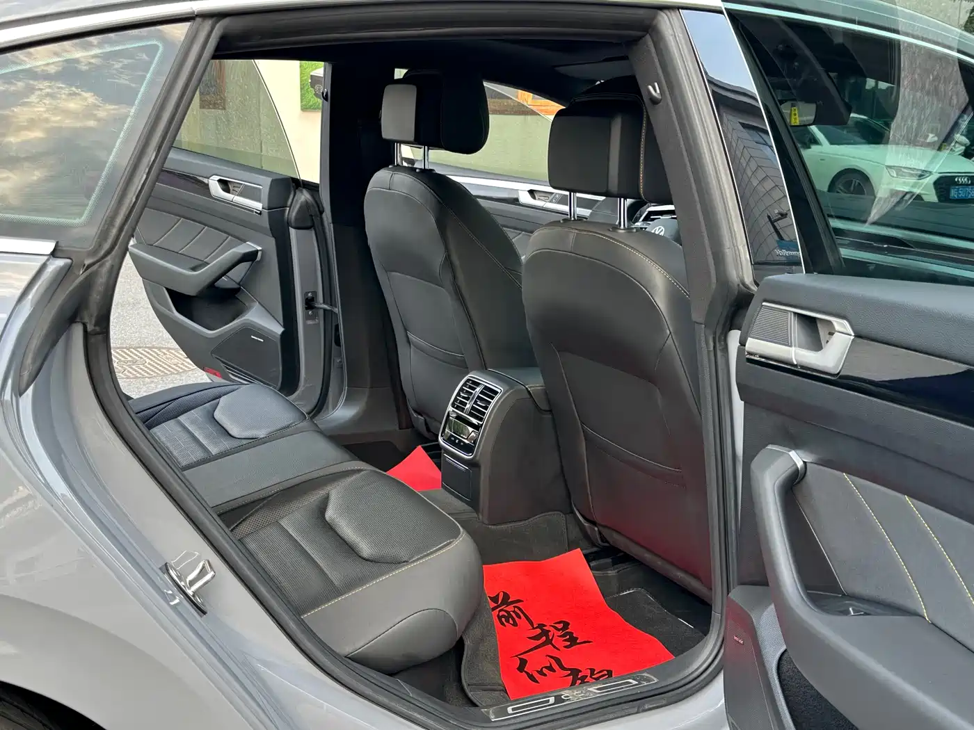 Volkswagen FAW-Volkswagen CC 2023 380TSI Eye-catching Edition фото 8