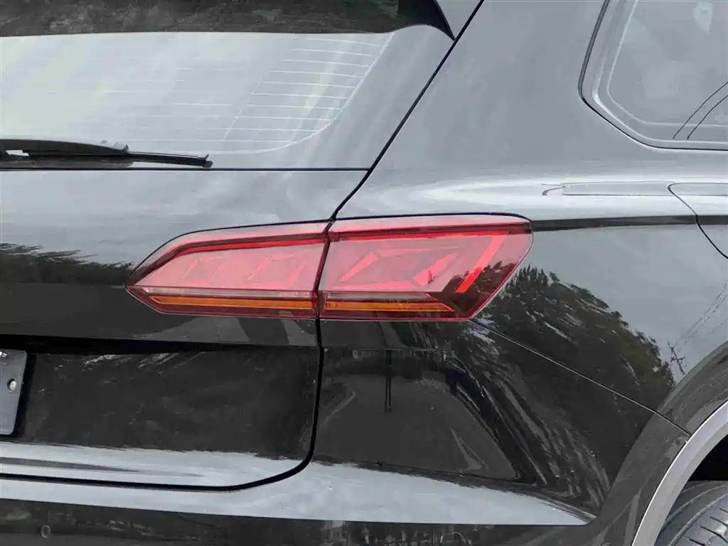 Volkswagen Touareg 2023 3.0TSI R-Line Black Sports Package фото 16