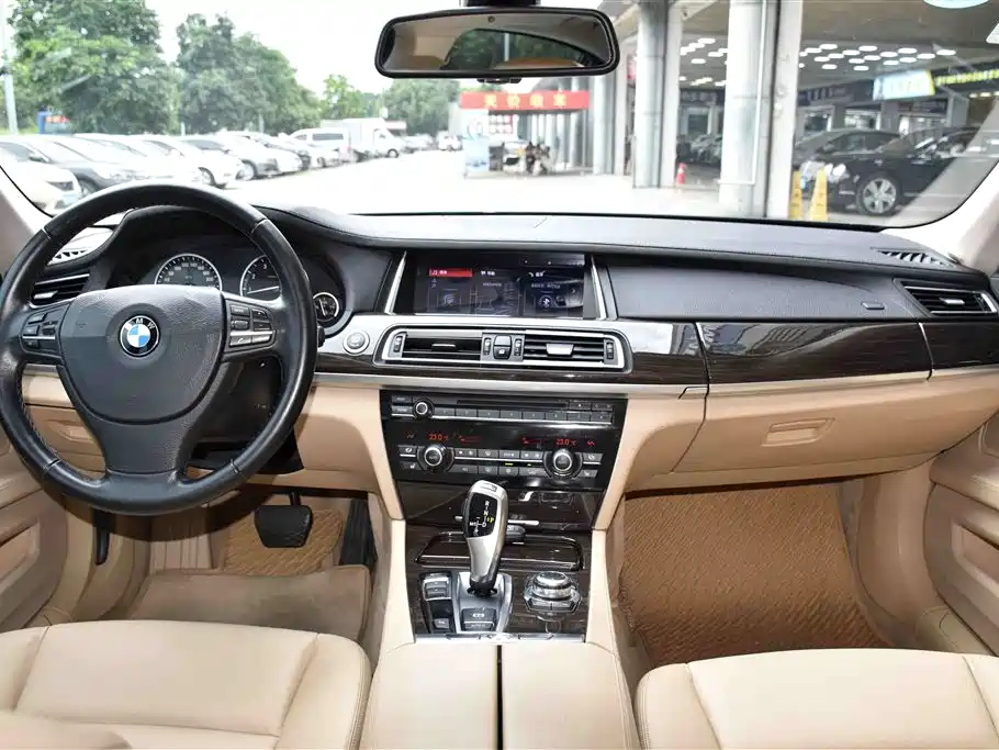 BMW 7 Series 2011 730Li Elegance фото 9