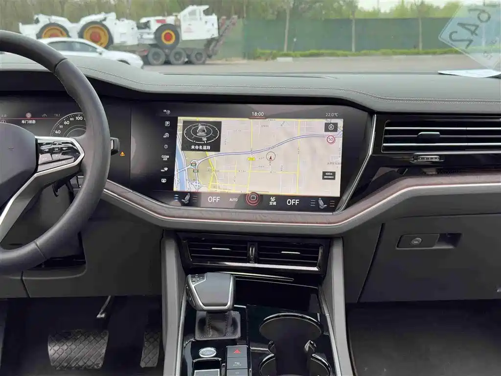 Volkswagen Touareg 2023 3.0TSI R-Line Black Sports Package фото 9