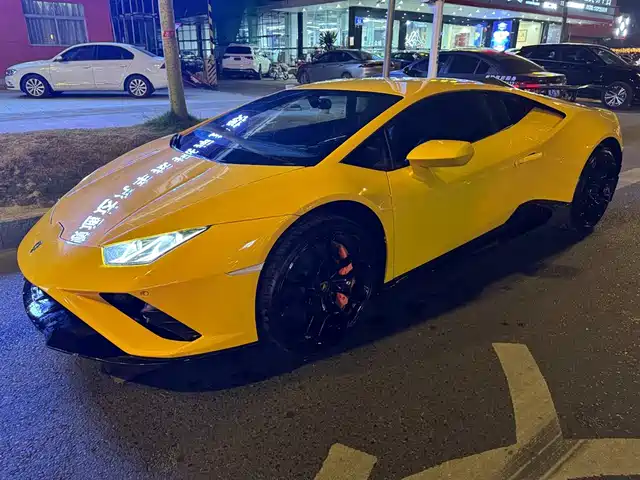 LAMBORGHINI HURACÁN