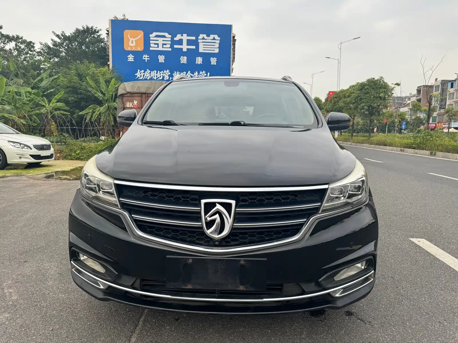 Photo 2 - Baojun 730
