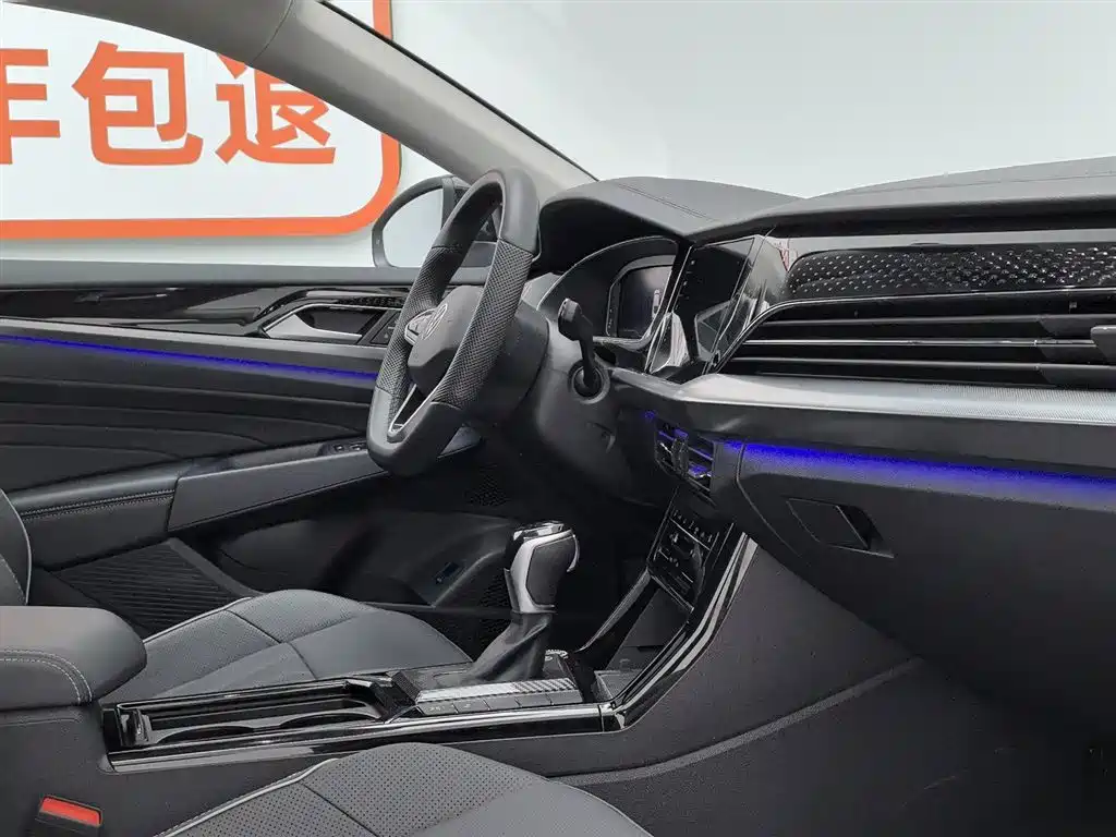 Volkswagen Passat 2024 380TSI Luxury фото 22