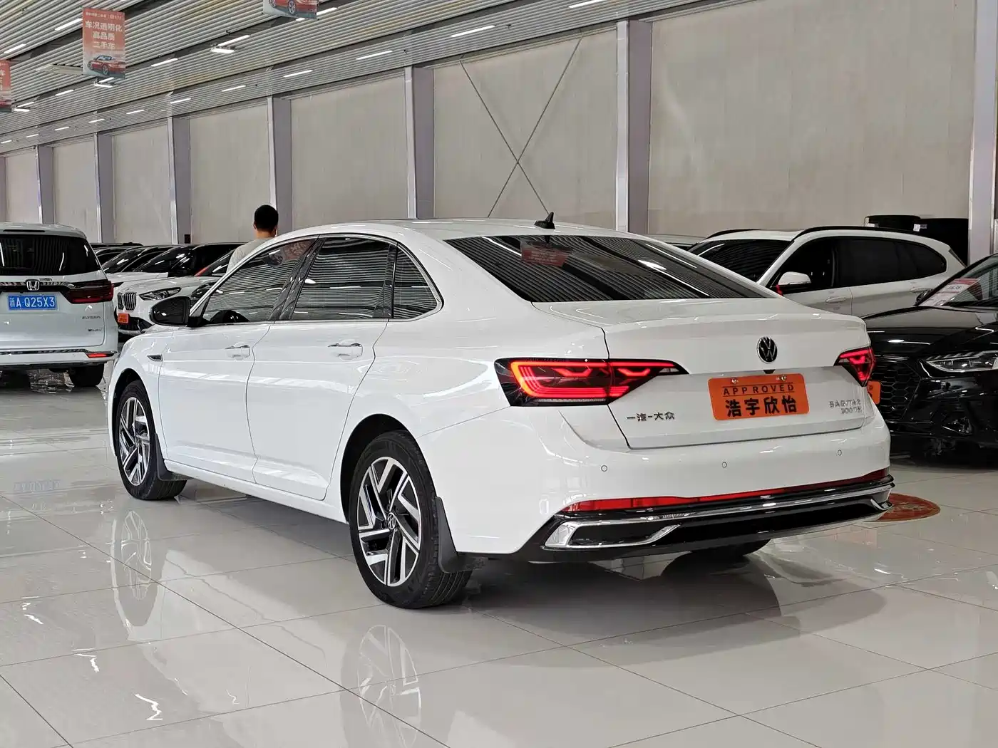Volkswagen Sagitar 2023 Model Year 280TSI DSG Surpass Edition фото 4